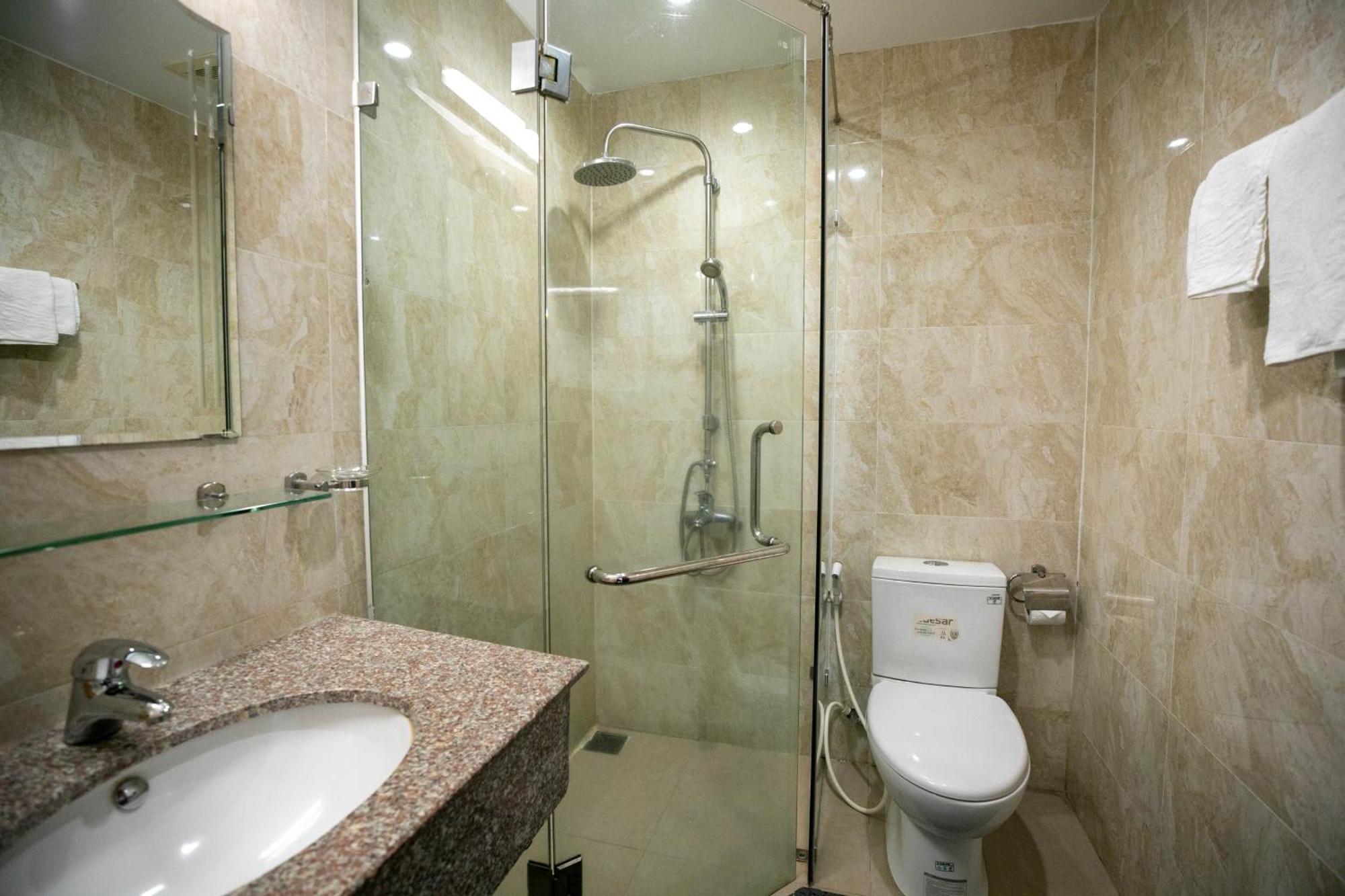 Hotel Nhat Linh & 3*