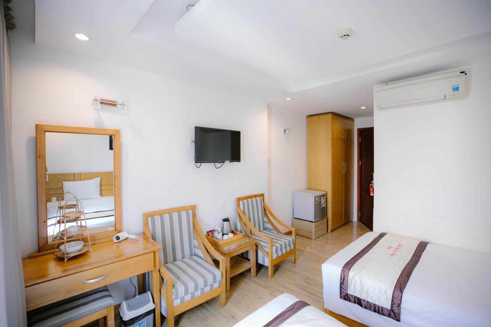 Nhat Linh & Hotel Da Nang
